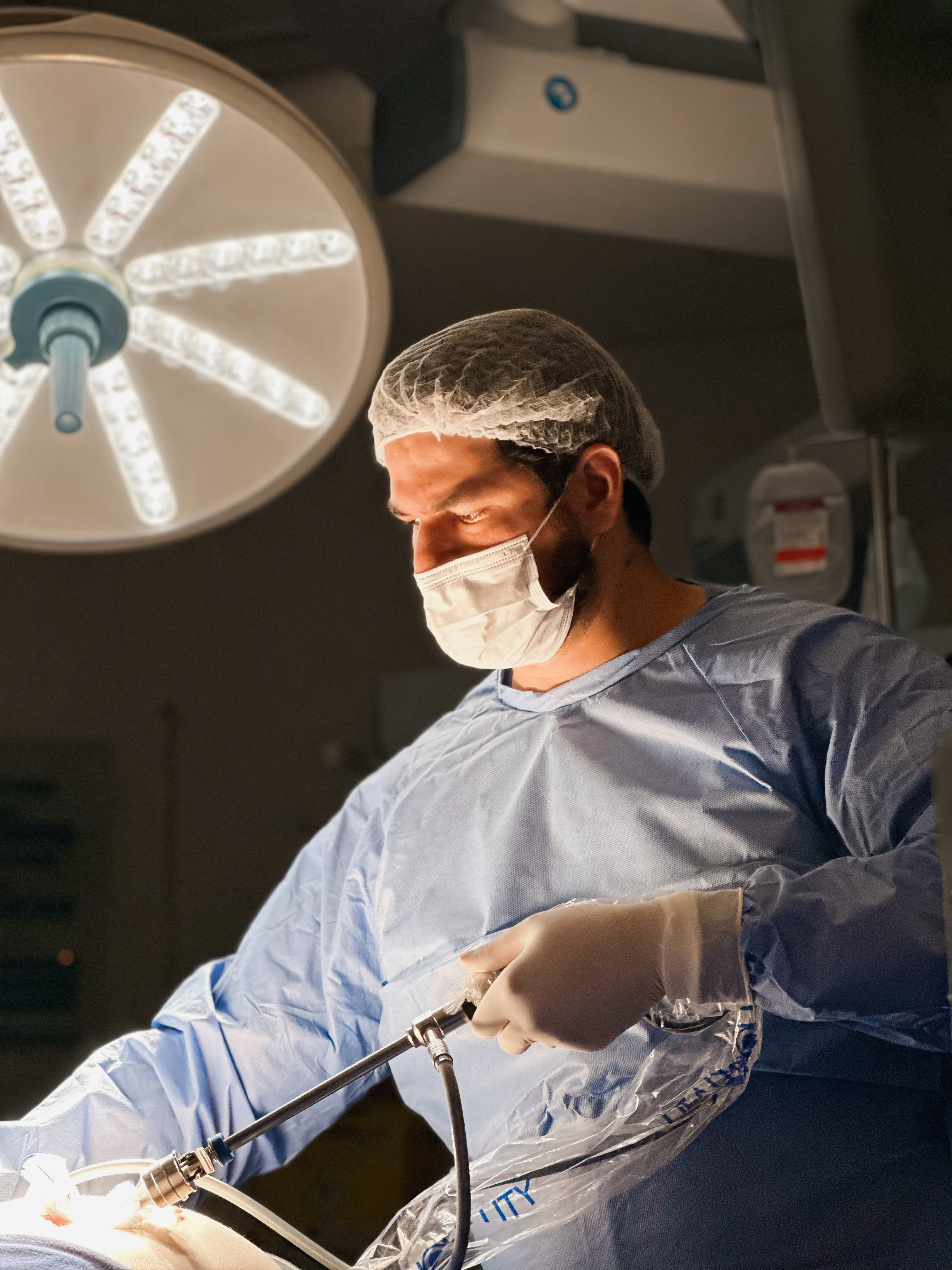 Dr. Vitor Sarmento Carneiro - Cirurgião Oncológico